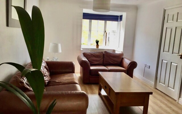 Entire 3-bed House - Child & Pet Friendly