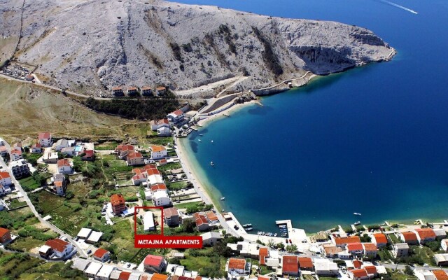 Quaint Holiday Home in Metajna With Terrace