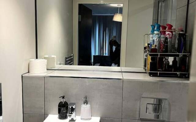 2-bed Luxury Apartment in Birmingham City Center