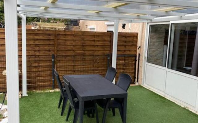 T2 45m2 avec extérieur, Jacuzzi et parking