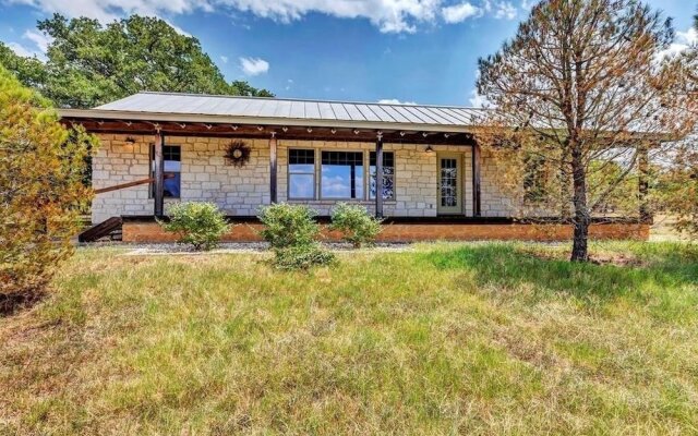 Pecan Farm Haus 2 Bedroom Cottage by Redawning