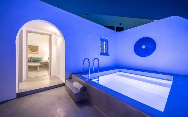 Aqua Luxury Suites