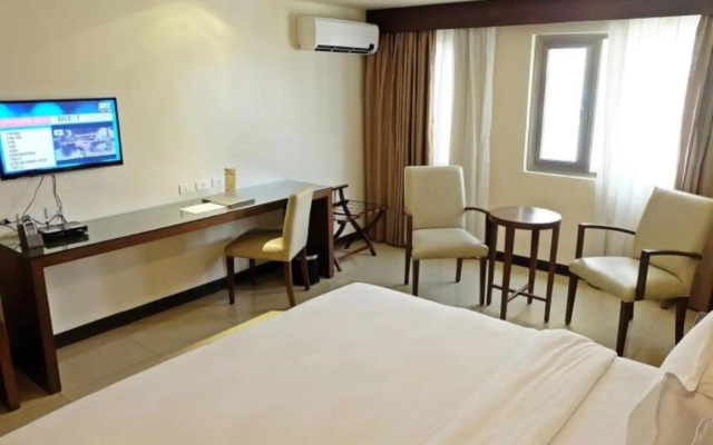 Mandarin Plaza Hotel