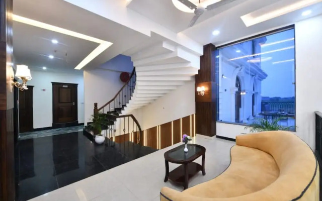 Click Hotel Narayana