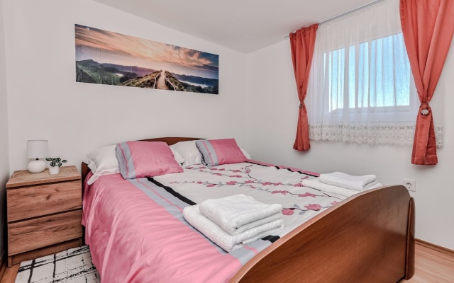 Apartments Ladika