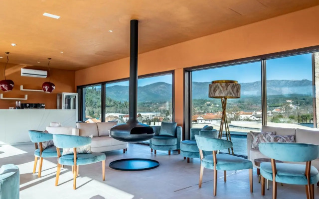 Cherry Sculpture Hotel