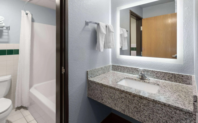 AmericInn by Wyndham Oscoda Near AuSable River