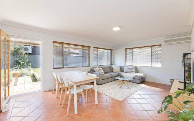 Beautiful 3BR Family Home With Backyard and BBQ