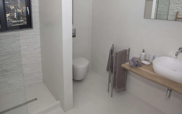 Luxury Penthouse touching the Acropolis by GHH