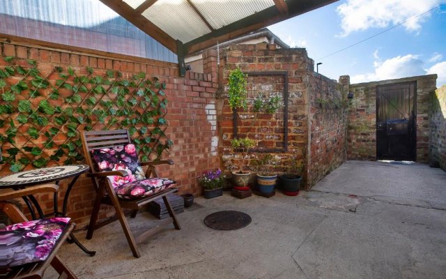 Courtyard Apartment