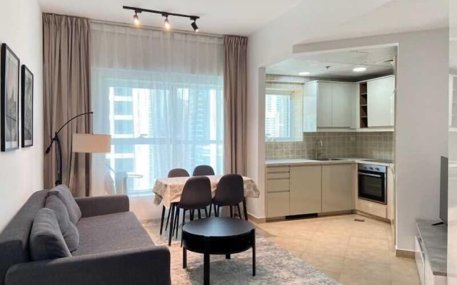 Sophisticated Living 2BR Gem in dxb gate