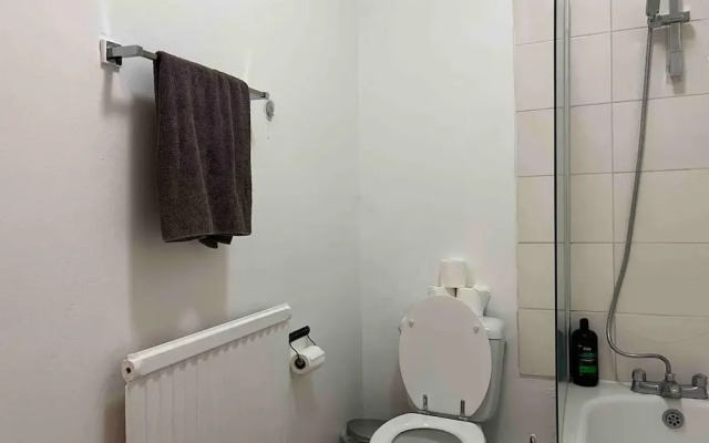 Private Rooms for 7 People With Bathroom