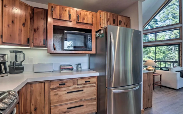 Tahoe Donner Retreat w/ Decks & Lake Access!