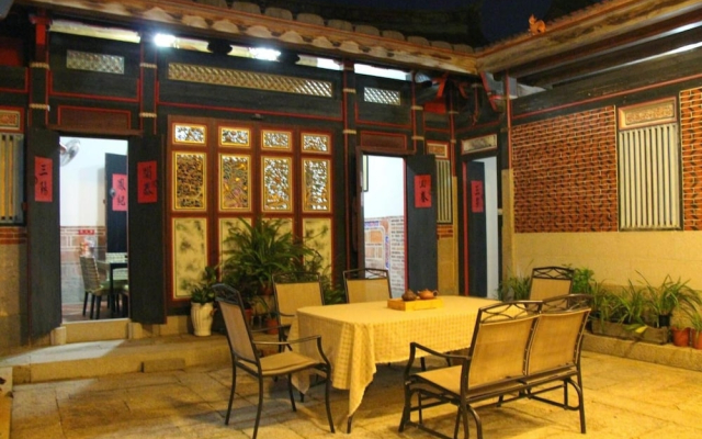 No. 85 Shuitou B&B