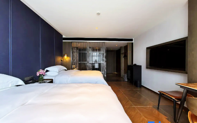 Marriott Hotel (Shaoguandong Railway Station The History East Street)