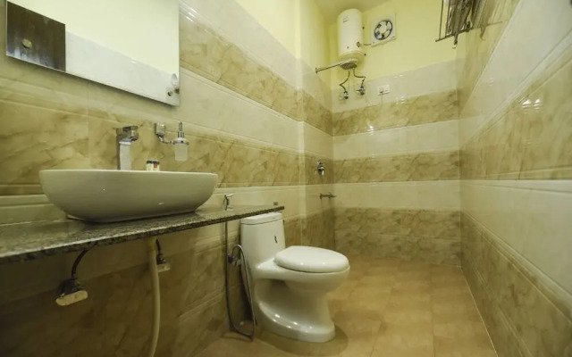 Raku's Place by OYO Rooms