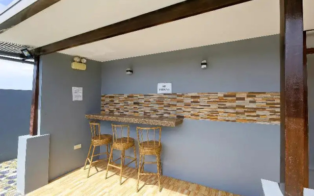 Dona Aurora Condotel by Oyo Rooms
