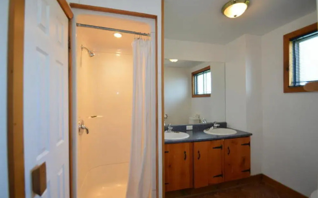 6 Bed Blue Mountain Rental with Hot Tub