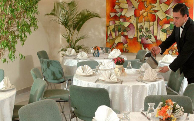 Lincoln  Suites