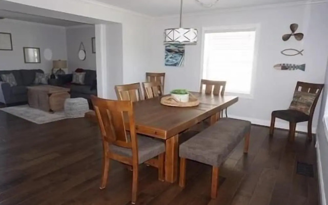 4977 Main Street 3 Bedroom Home by Redawning