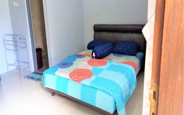 Nabila Syar i Guesthouse by ZUZU