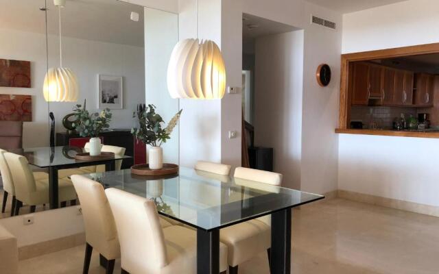 Spacious & sunny ground floor apartment close to Puerto Banus