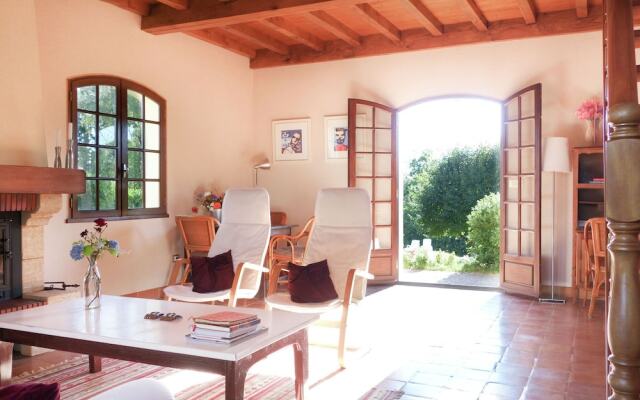 Lovely Villa in La Coquille with Swimming Pool