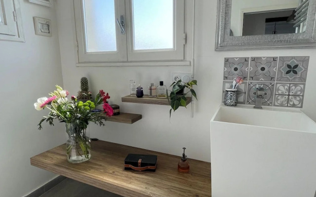 Unusual Duplex With Garden