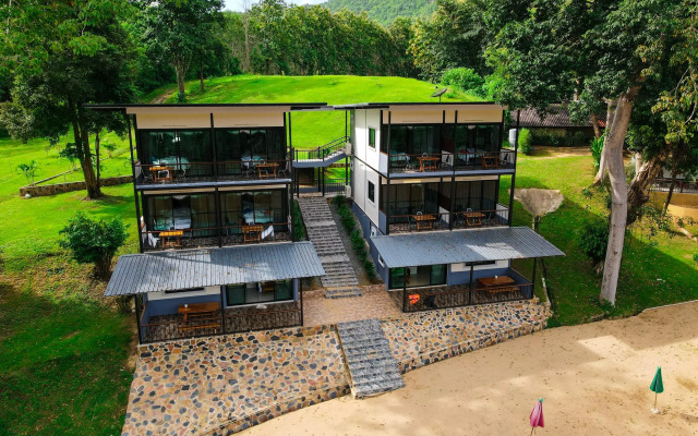 Pechmaneekan Beach Resort