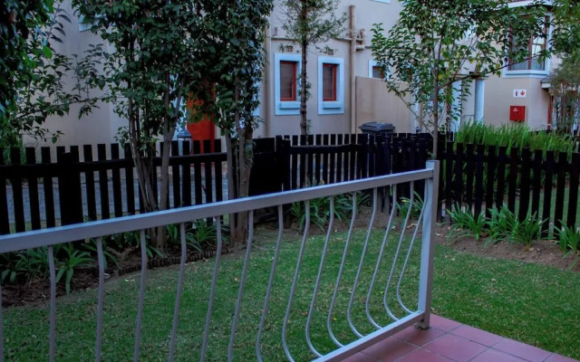 Beautiful 2 Bedroom Apartment Near Monte Casino