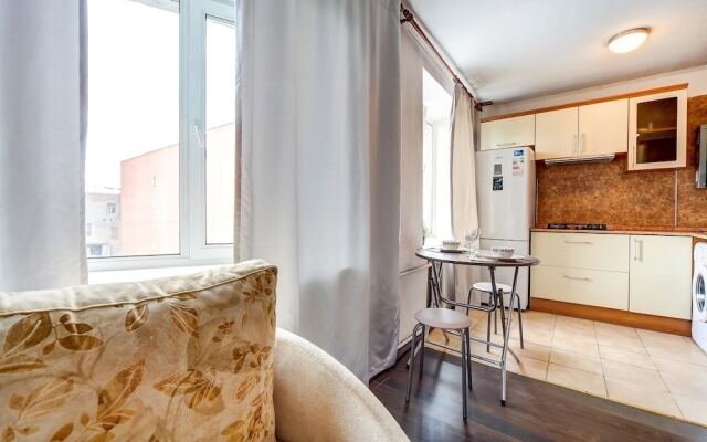 Na Lomanoj 6 Apartments