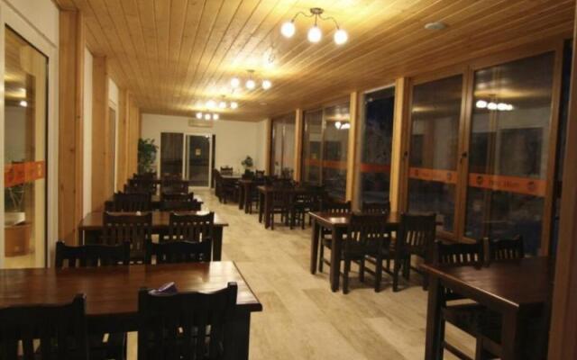 Maki Hotel 2