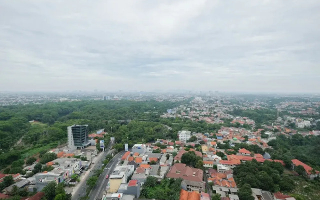 Best Choice Studio at Evenciio Apartment near UI