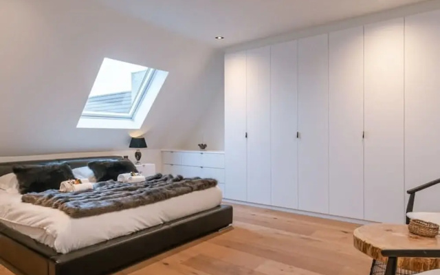 Luxurious Apartment With Parking