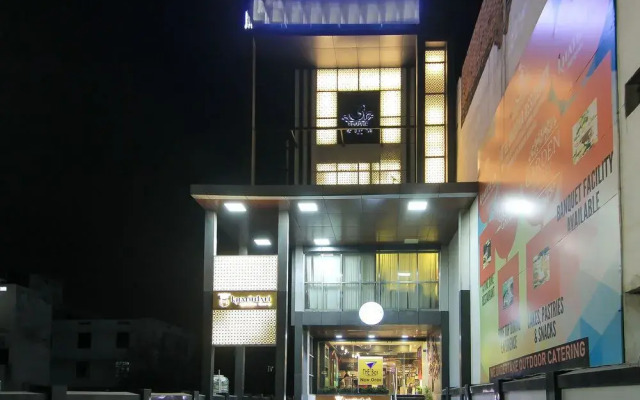OYO 4975 Hotel Buddha Residency