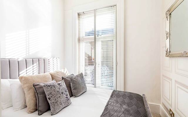 Stylish Apartment In Leafy Richmond