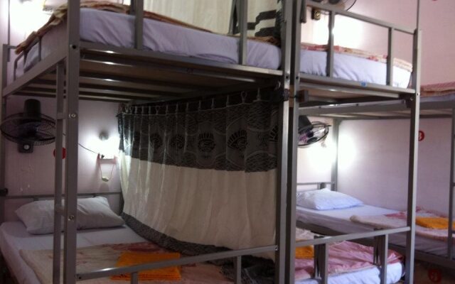 Catba Hostel