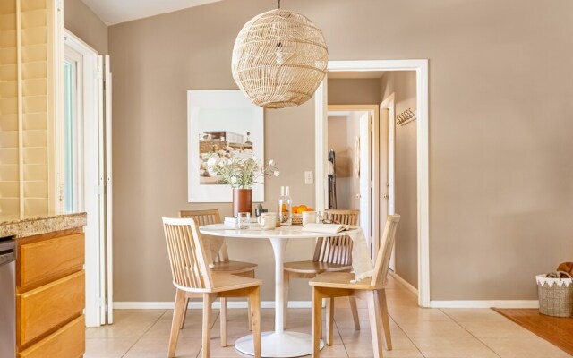 Desert Bloom by Avantstay Incredible Oasis w/ Dreamy Backyard & Patio