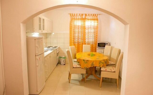 Apartment Josip - with parking: A1 Rogoznica, Riviera Sibenik