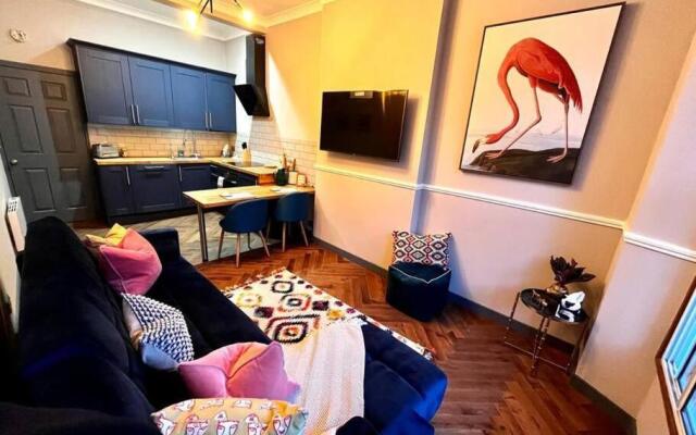 New! Stunning 1 bed Apt in West End