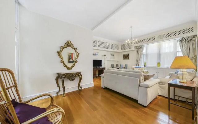 Kensington Queens Gate Apartment