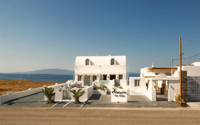 Almyra Oia Suites