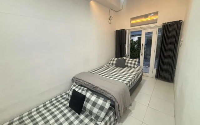 OYO 95132 Kara Homestay Syariah – Guest Rooms – Yogyakarta