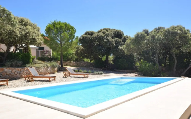 Not Detached Home With Swimming Pool for use