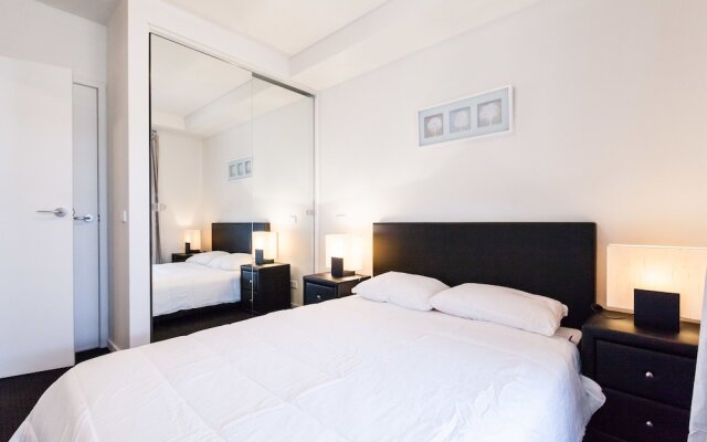 WESLEY, 2BDR Carlton Apartment