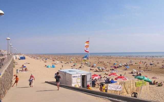 Property With 2 Bedrooms in Saint-jean-de-monts, With Pool Access, Fur