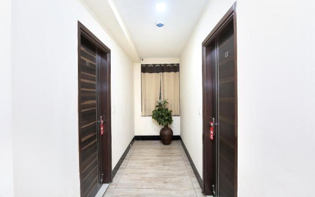 OYO 15030 Hotel ESS PEE Grand
