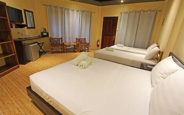 Jonas & Twins Resort