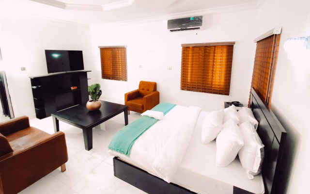 Royal Court Lounge & Boutique Hotel