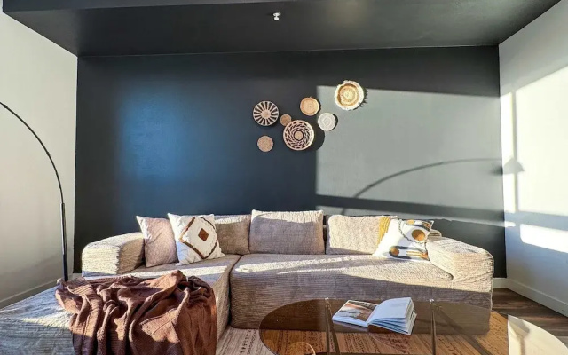 Sunny Home in Mid-hollywood Pool Free Parking